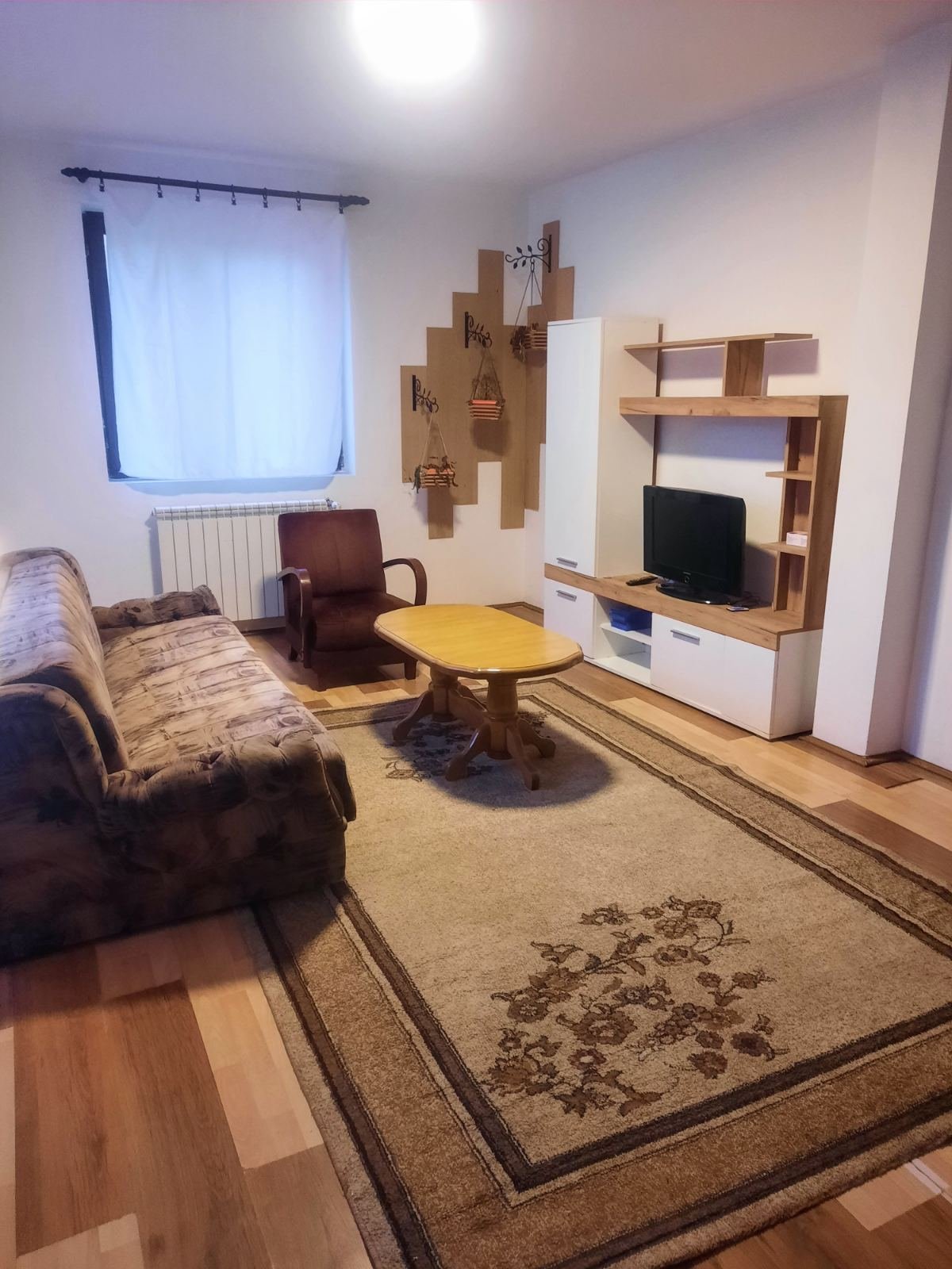 Izdajem trosoban stan u Erdogliji u Kragujevcu – NEKRETNINE IZDAVANJE