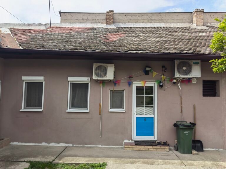 Prodaja dvorišnog stana,25 kvadrata